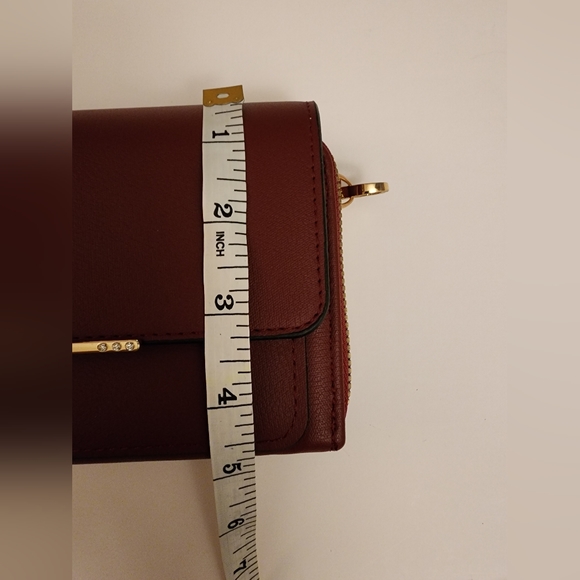 Vine Red Wallet Purse. Pre-loved In Excellent Condition - Picture 8 of 10